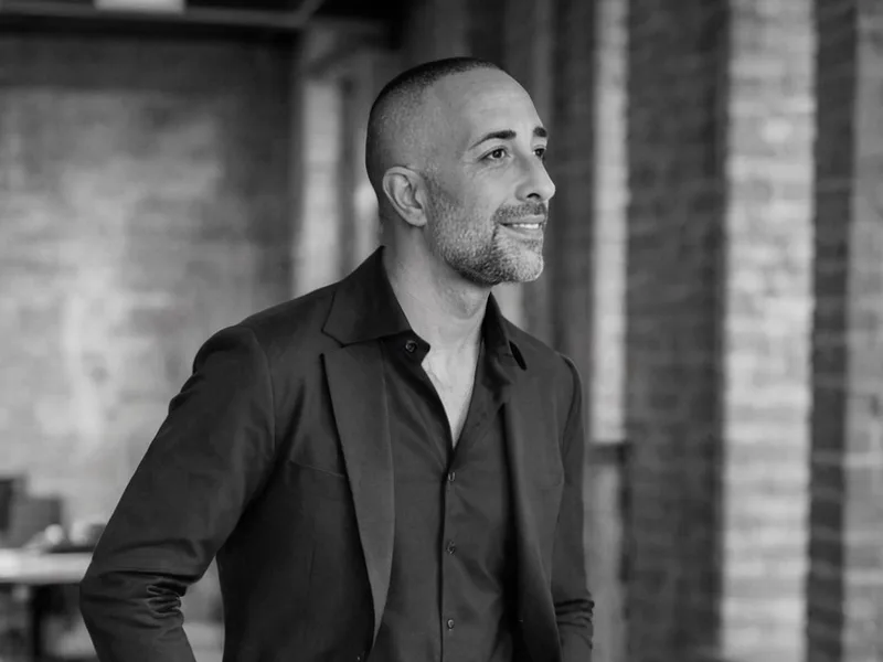 Riccardo Lucietti allo showroom immobiliare Dubai